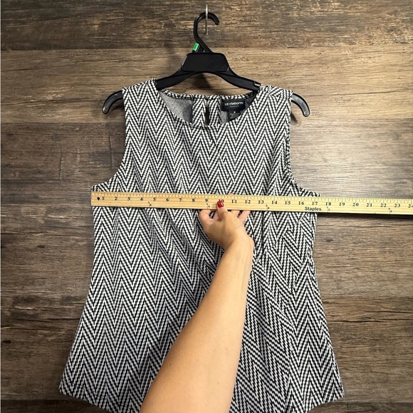 Liz Claiborne Black and White Fitted Asymmetrical Career Blouse - Picture 4 of 6